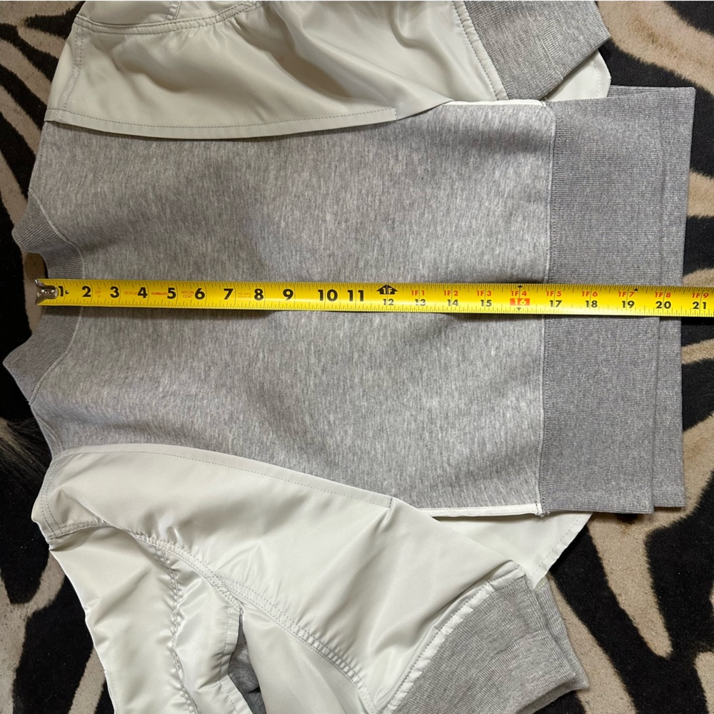 SACAI  Paneled Sweatshirt🌸 - Picture 11 of 13